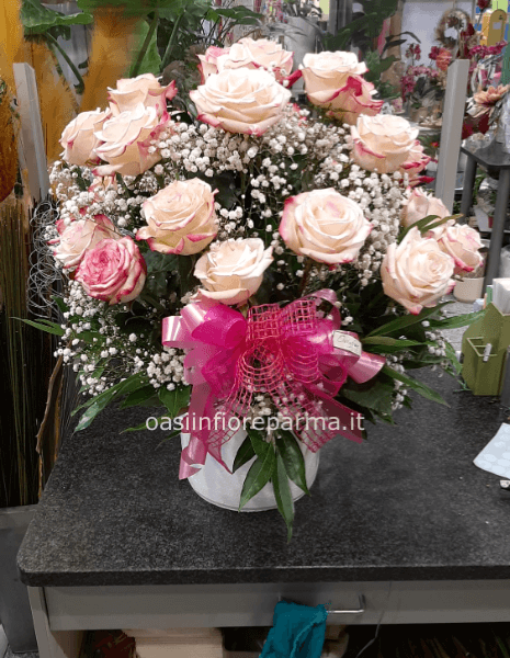 Scatola grande con rose rosa o altri colori